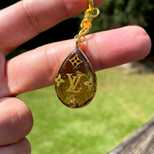 Load image into Gallery viewer, Oval gold metal designer charm